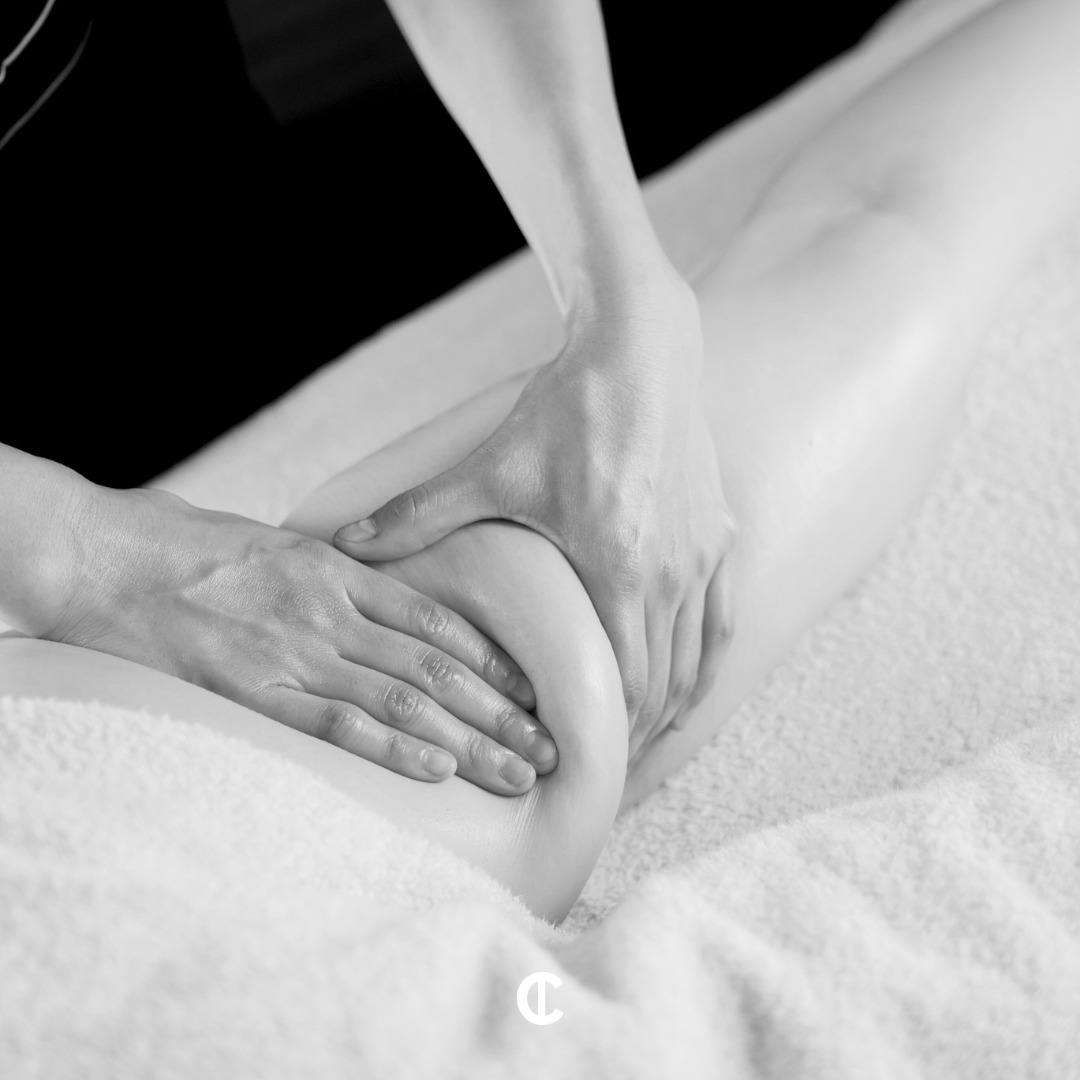 Cellulite : le palper‑rouler, mythe ou réalité ?
Saviez-vous que le palper‑rouler manuel, pratiqué par des mains expertes, est l’un des meilleurs alliés pour lutter contre la cellulite incrustée ?
Grâce à un mouvement de pincement et de roulis, cette technique :
- Stimule la circulation sanguine et lymphatique
- Déloge les cellules graisseuses sous-cutanées (lipolyse)
-Lisse l’aspect peau d’orange
Active la production de collagène pour raffermir la peau
Résultats cliniques observés :
Jusqu’à ‑0,5 cm de tour de cuisse dès la 1ʳᵉ séance
En cure régulière (2 à 3 fois/semaine), on peut espérer jusqu’à ‑8 cm de tour de taille et ‑3,7 cm de tour de cuisses en 5 semaines
C’est une méthode naturelle, complémentaire à un mode de vie sain, qui révèle ses effets dans la durée.
À lire maintenant : Lien dans la bio.
Offrez à votre corps une approche globale et experte, accompagnée de soins adaptés, pour des résultats durables et visibles.
📍 Institut C – Lyon
📞 06 86 16 85 71
#institutclyon #palperrouler #cellulite #minceur #soincorps #massageexpert #silhouetteredefinie #drainage #beauteenconfiance #lyonbeaute
